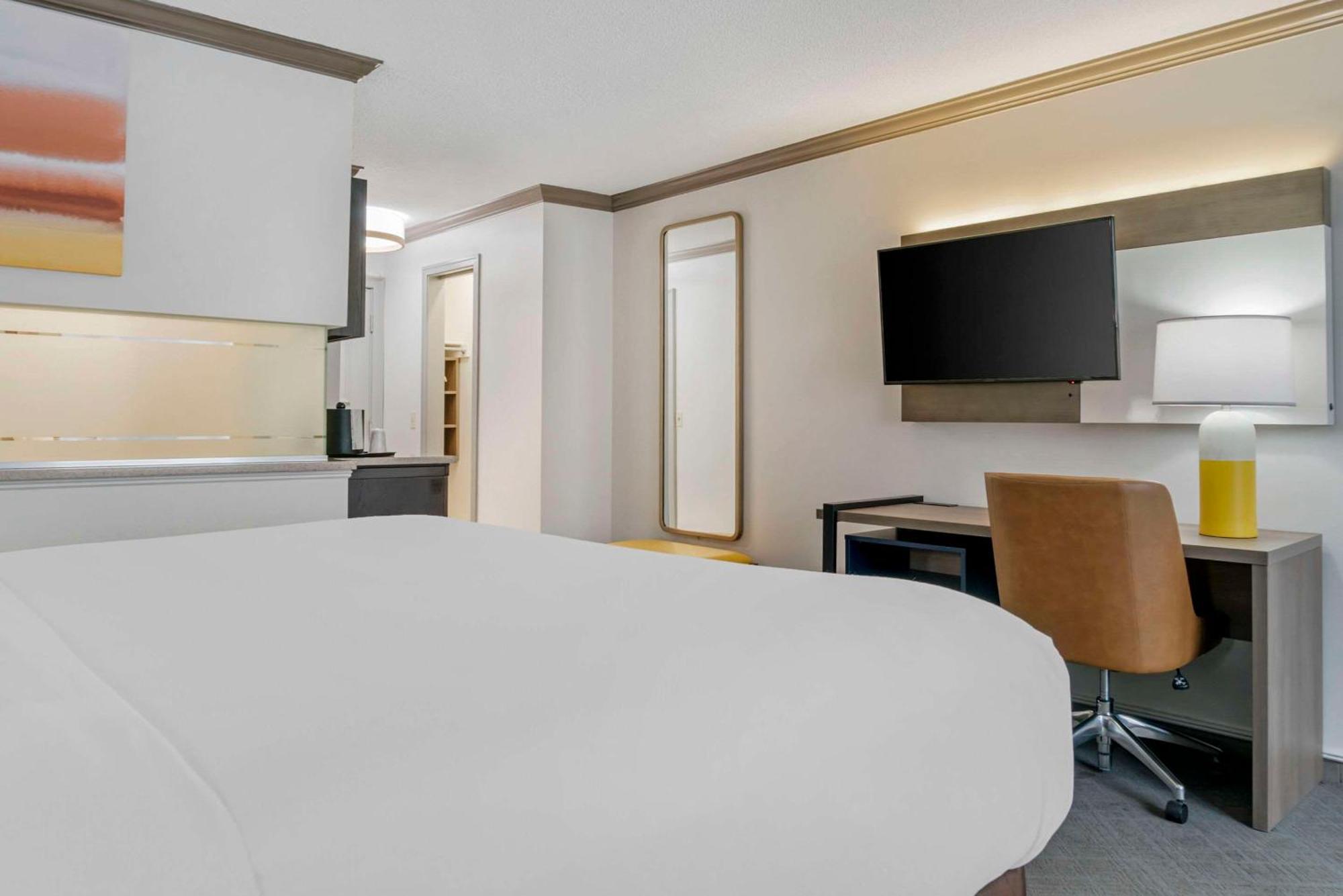 Comfort Inn Plainwell Экстерьер фото