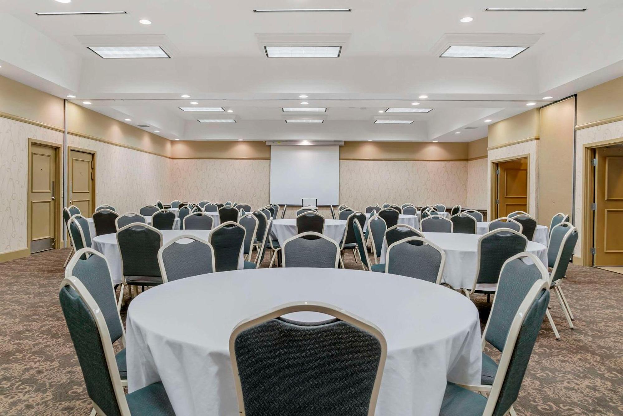 Comfort Inn Plainwell Экстерьер фото