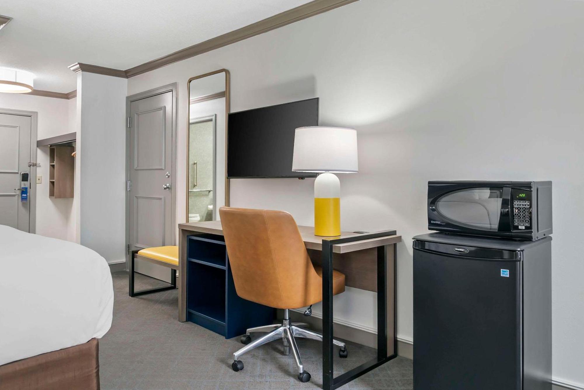 Comfort Inn Plainwell Экстерьер фото