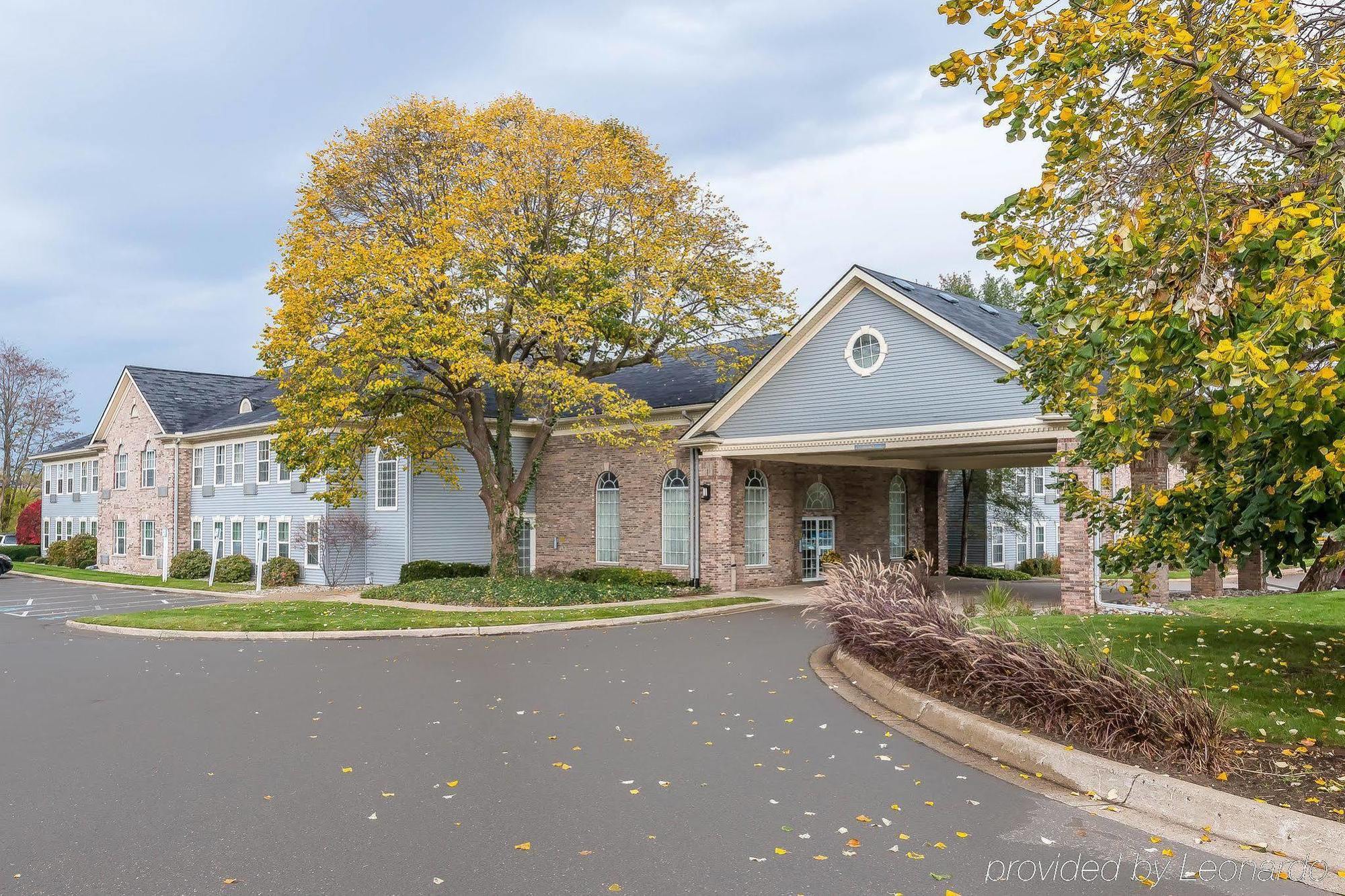 Comfort Inn Plainwell Экстерьер фото